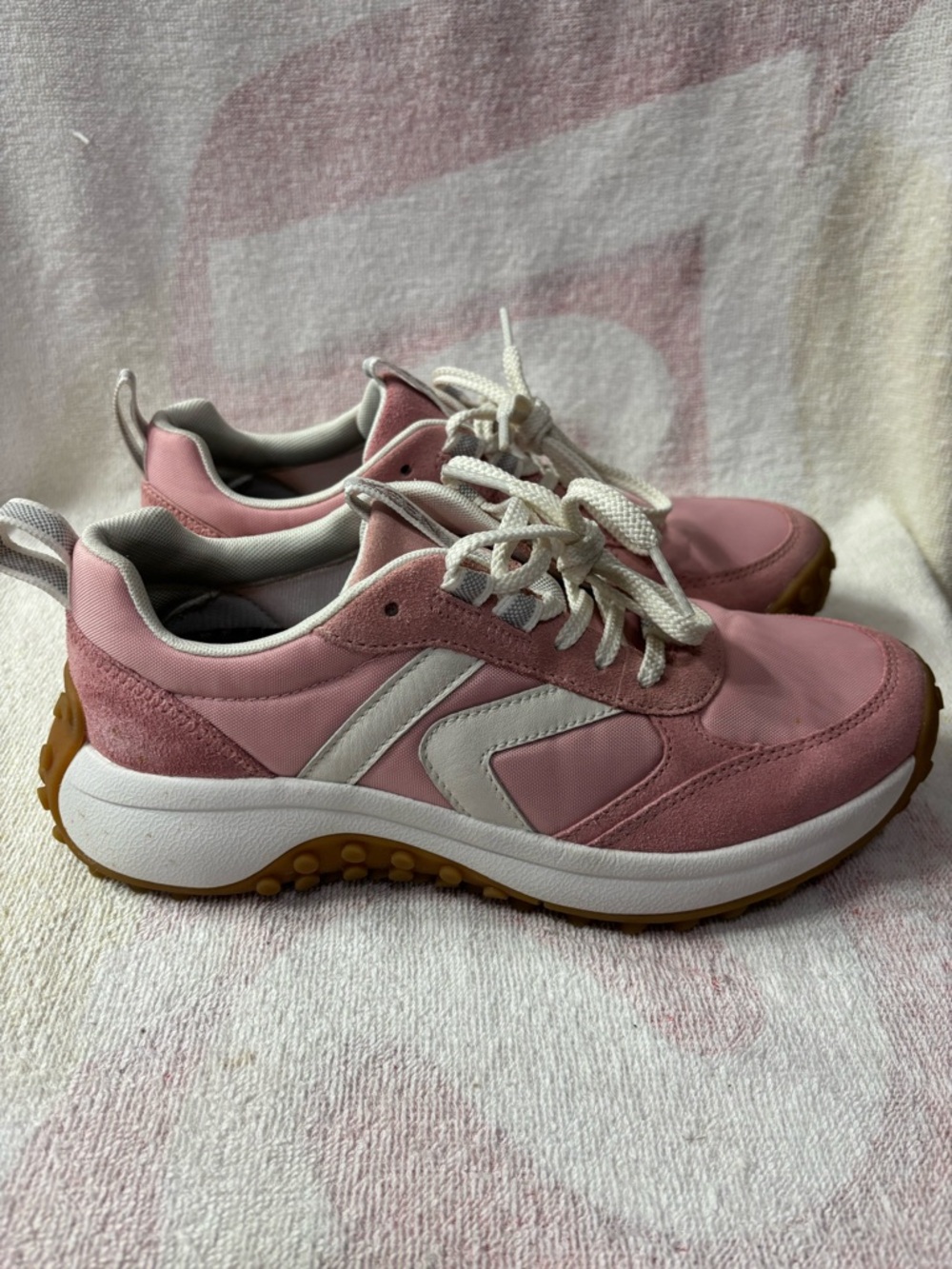 Keen Ks86 - Zephyr/star
White - Women’s Sz 7.5 Pink Suede & Mesh